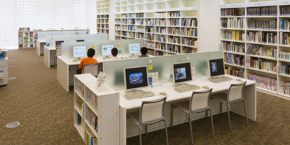 he Media Center collects, maintains, and encourages the use of information and books on Okinawa's nature, history arts and culture, keyed to museum objectives and the prefecture's basic educational policies. 