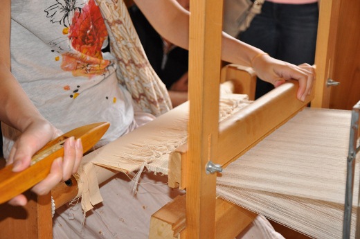 写真５：布を織る