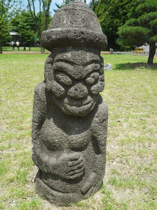 済州島の村の守り神・トルハルバン （石爺さん）
