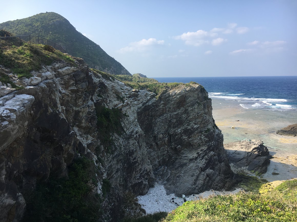 座間味島北部（チシ展望台近く,  砂岩）