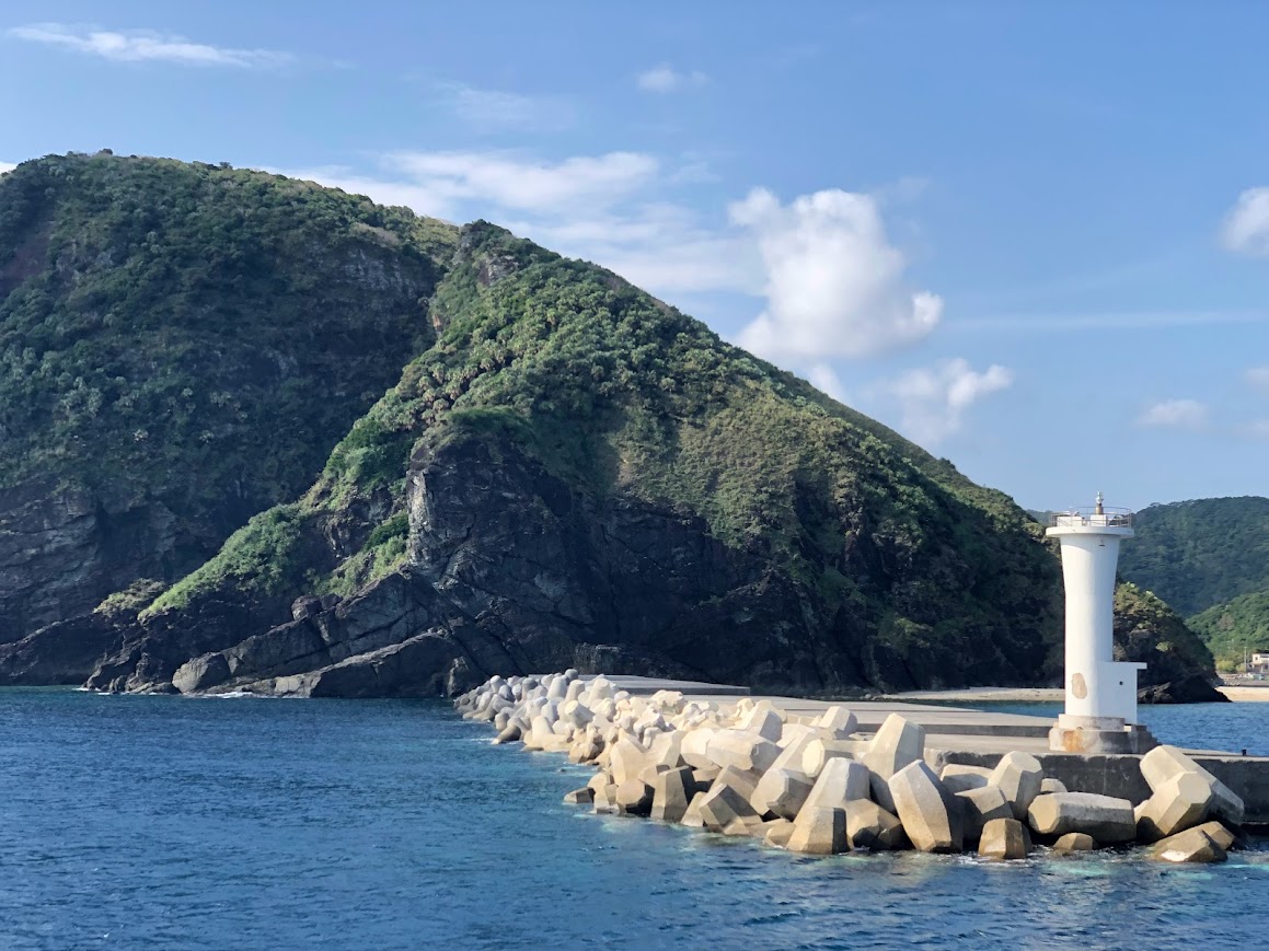 渡嘉敷港南側（緑色岩）